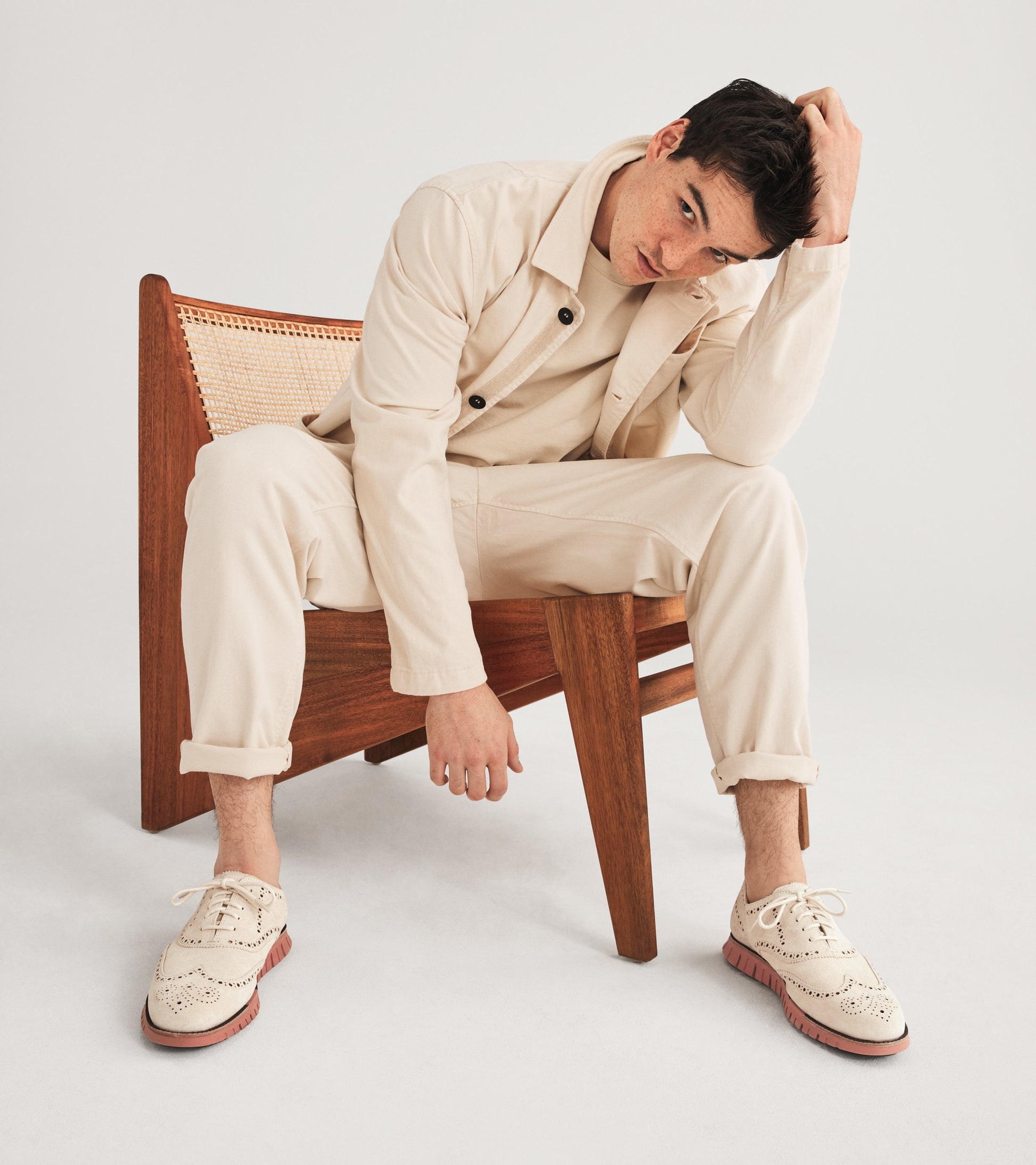 C39018:WHITECAP GRAY/DARK CHOCOLATE/REDWOOD BURL